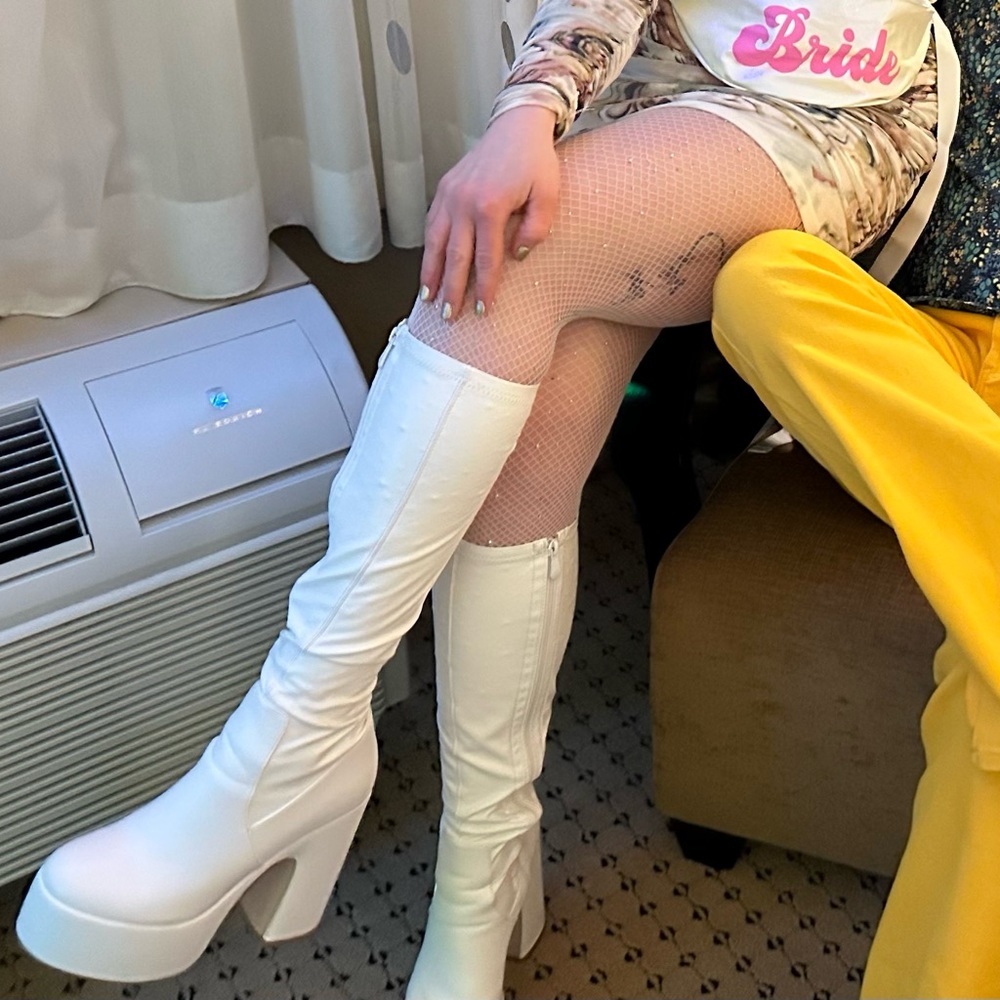 Azalea Wang Sutton White 70s platform gogo boots